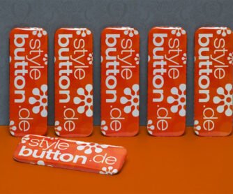 6 Stück bedruckte Buttons: rechteckig 70 x 25 mm