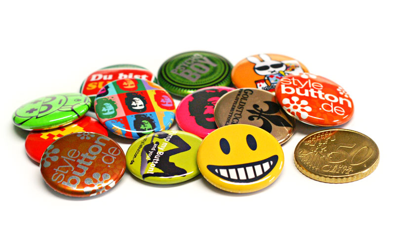viele 25 mm Buttons: Standard, Metallic, Neon