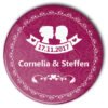 Hochzeits-Buttons Nr. 47 mit Brautpaar Silhouette, Datum und Name