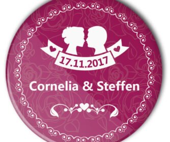 Hochzeits-Buttons Nr. 47 mit Brautpaar Silhouette, Datum und Name