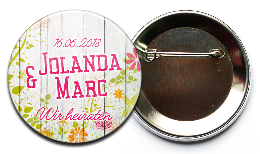 Hochzeitsbutton Nr. 40: romantisch floral mit aufgedruckten Namen und Datum