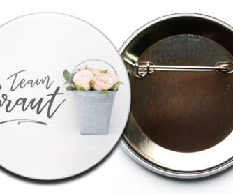 Junggesellinnenabschied Button #31 mit lachsfarbenen Rosen im Shabby Chic Stil