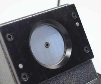 die konkav geschliffenen Messer der Papierstanze sind sehr langlebig
