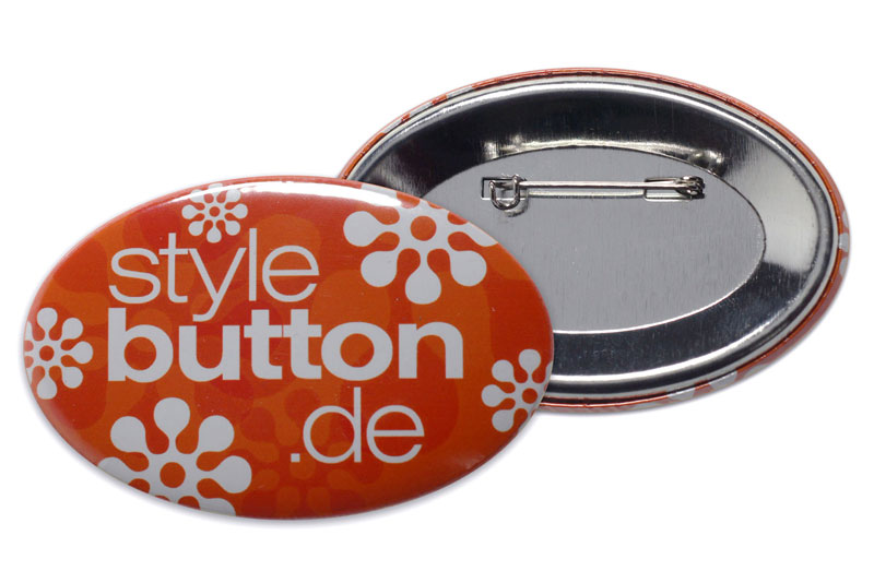 bedruckter ovaler Button mit Sicherheitsnadel