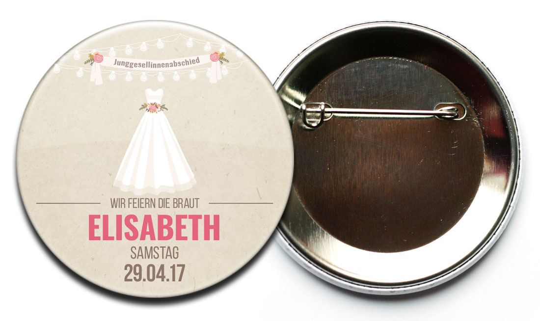 rückseitige Sicherheitsnadel des JGA-Buttons Nr. 20 mit einem Brautkleid und einer Girlande