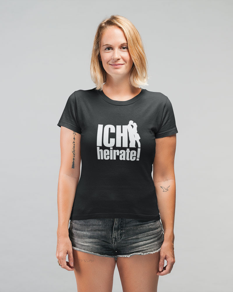 lächelnde Frau schwarzes Shirt ich heirate T71