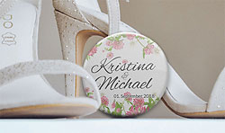 Boho-Style Anstecker Button zur Hochzeit mit Namen des Brautpaares