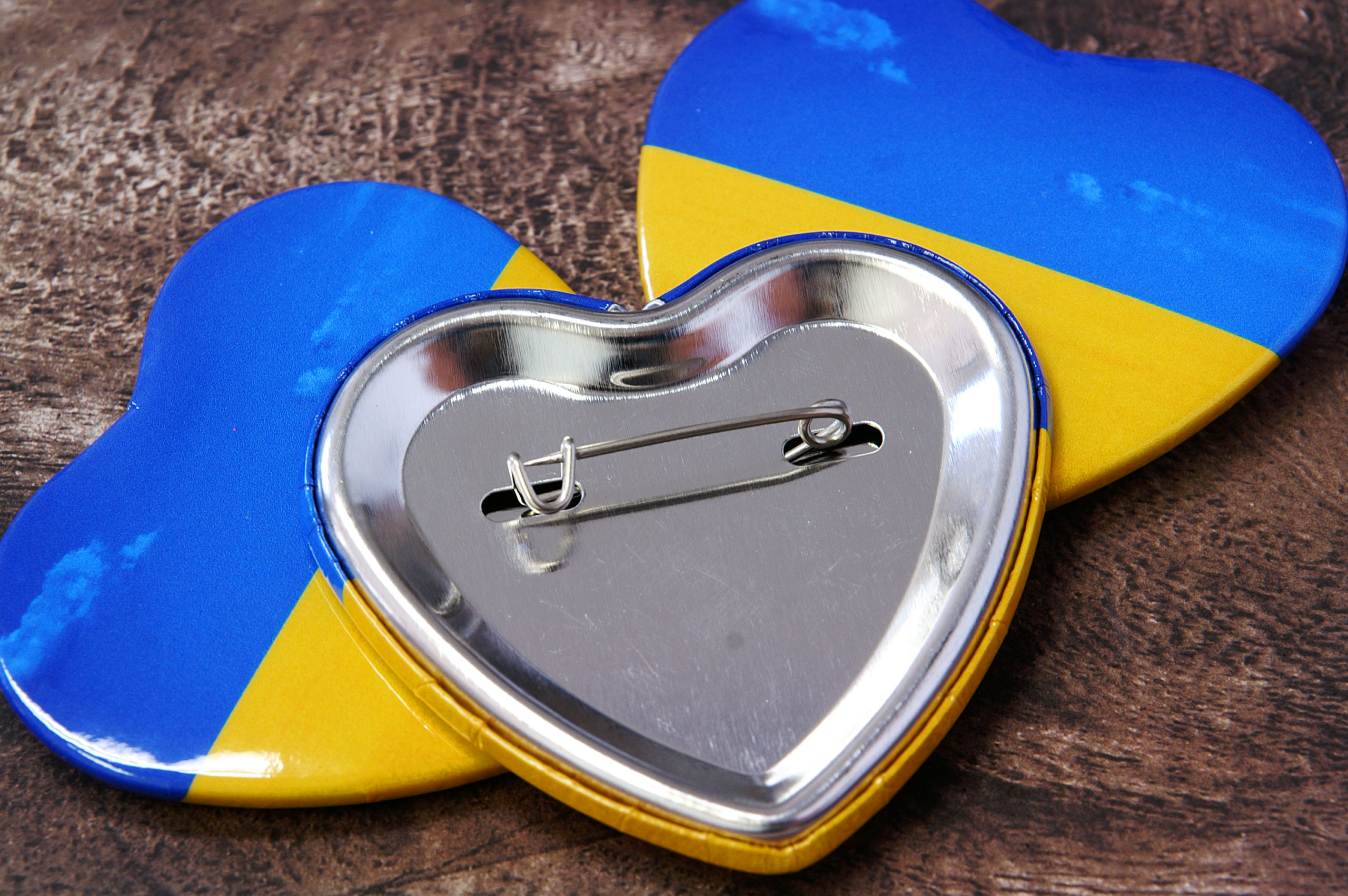 Herz-Button Ukraine mit Sicherheitsnadel Free Ukrajina