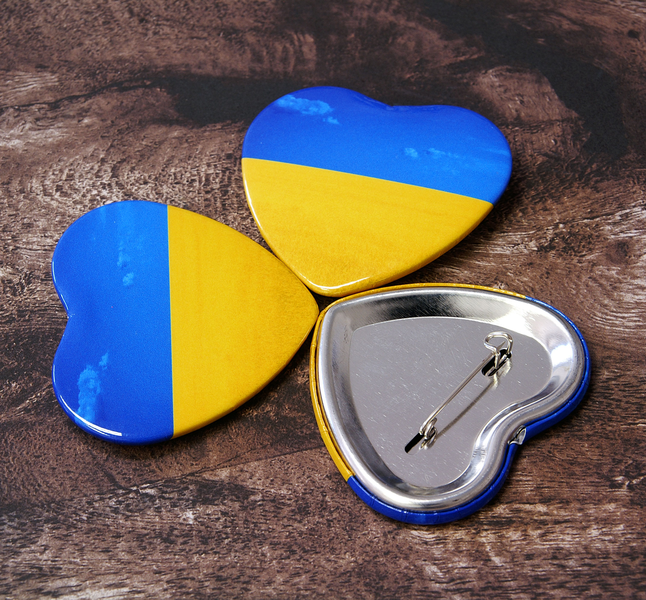 3 Anstecker Ukraine Herz mit Nadelverschluss Stop War