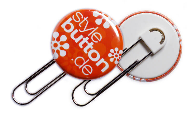 Button mit Büroklammer Spangenclip