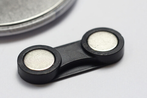 Magnetverschluss für die Befestigung von Buttons