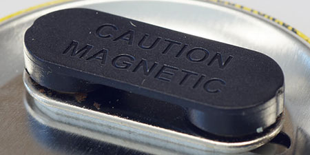 56 mm Buttons besitzen den Magnetverschluss groß - ein Doppelmagnet in Kunststofffassung